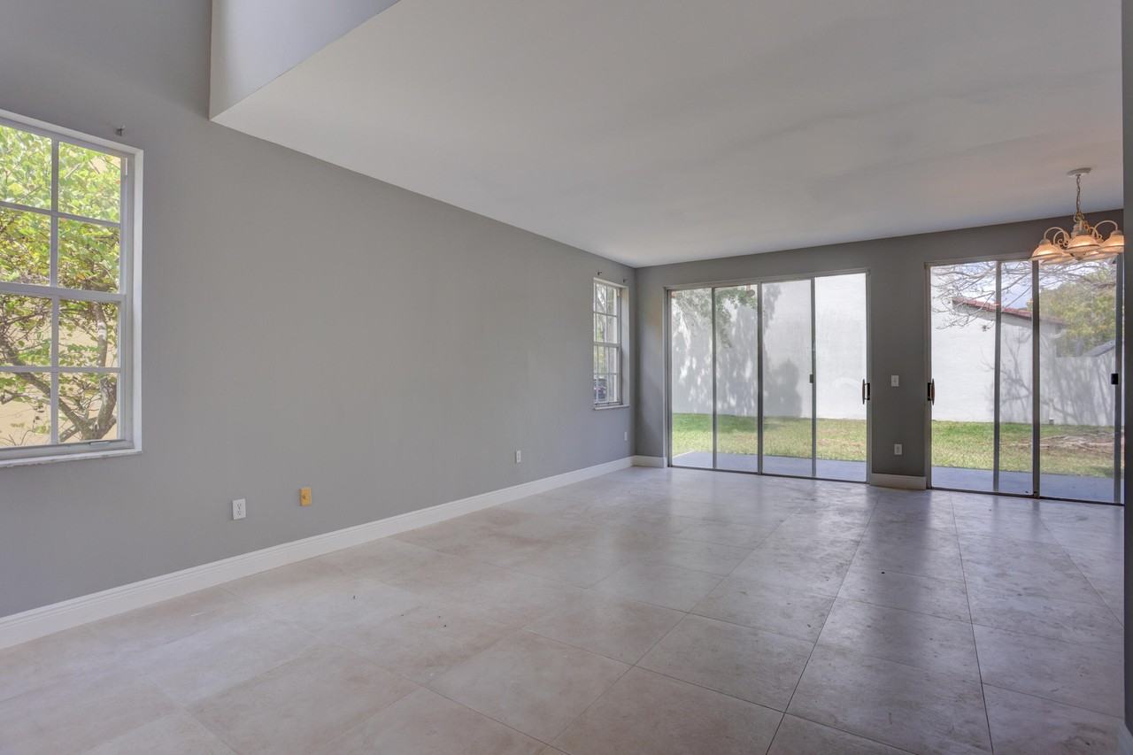 15895 Nw 5th St #15895 - Photo 2 of 26