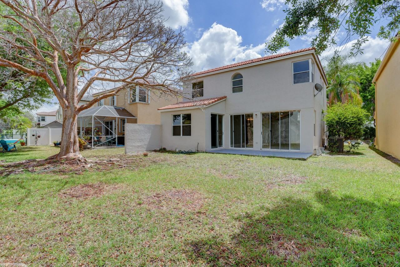 15895 Nw 5th St #15895 - Photo 3 of 26