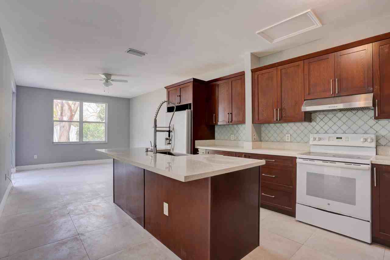 15895 Nw 5th St #15895 - Photo 4 of 26