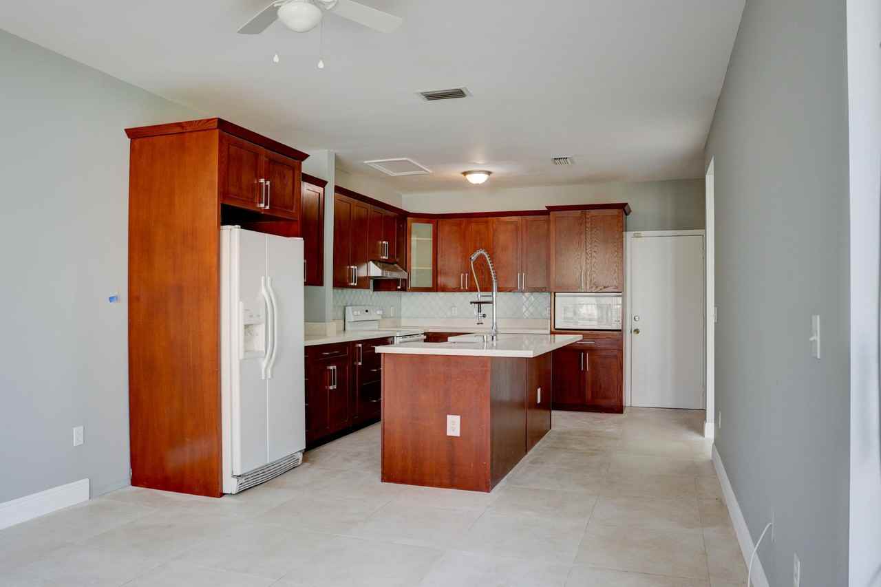 15895 Nw 5th St #15895 - Photo 5 of 26