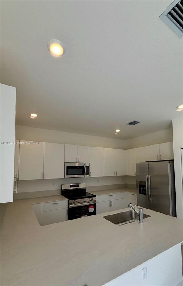 15608 Sw 276th Ter #15608 - Photo 2 of 12