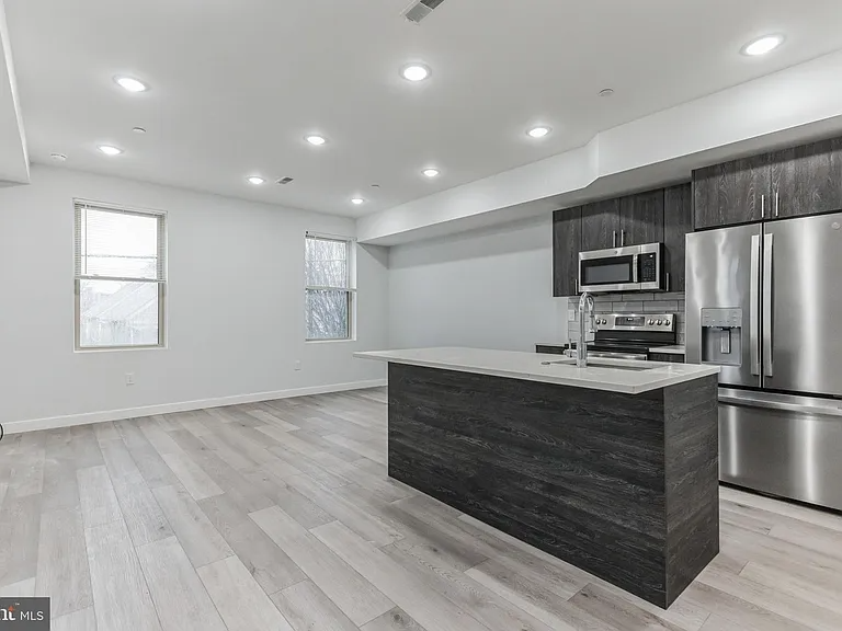 2301 N 6th St #6 - Photo 4 of 20