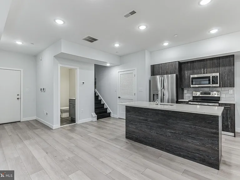 2301 N 6th St #6 - Photo 5 of 20