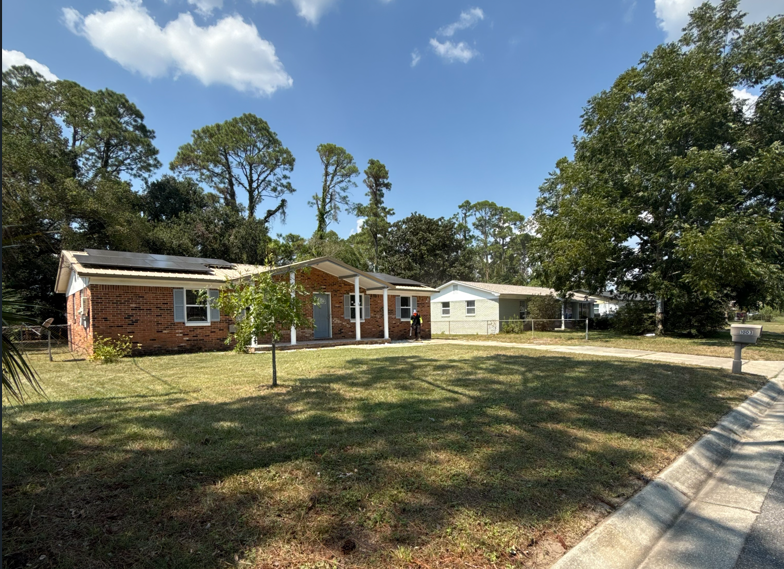 1003 Bartow Ave - Photo 2 of 9