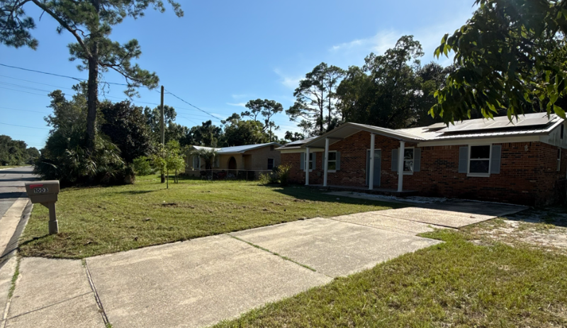 1003 Bartow Ave - Photo 3 of 9