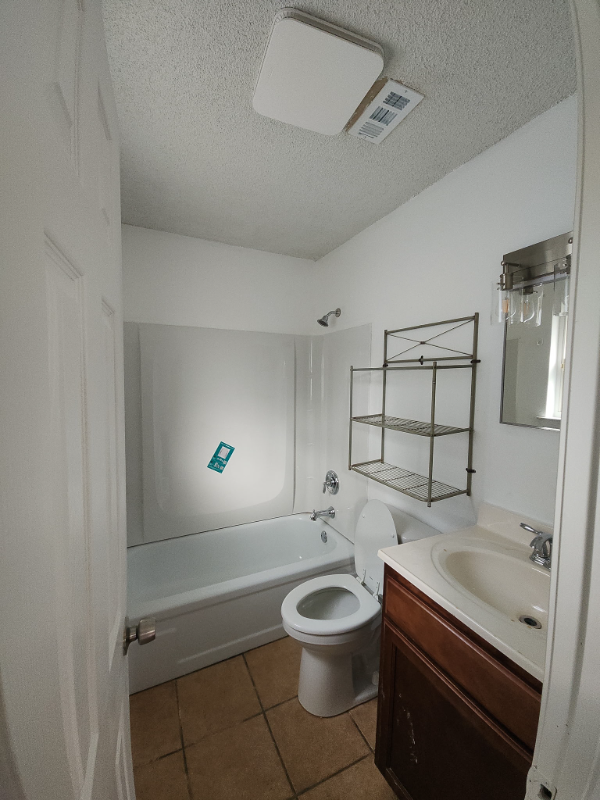 1003 Bartow Ave - Photo 6 of 9