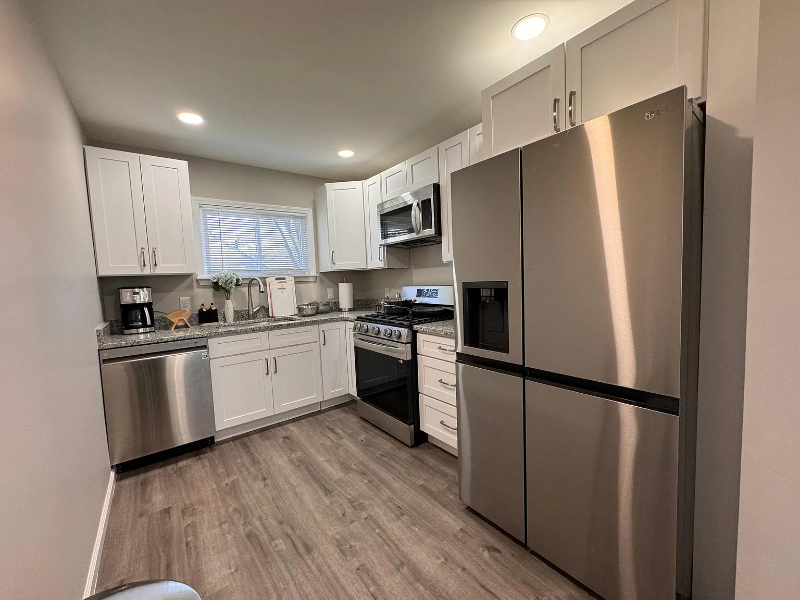 1607 Catalpa Dr - Photo 7 of 10