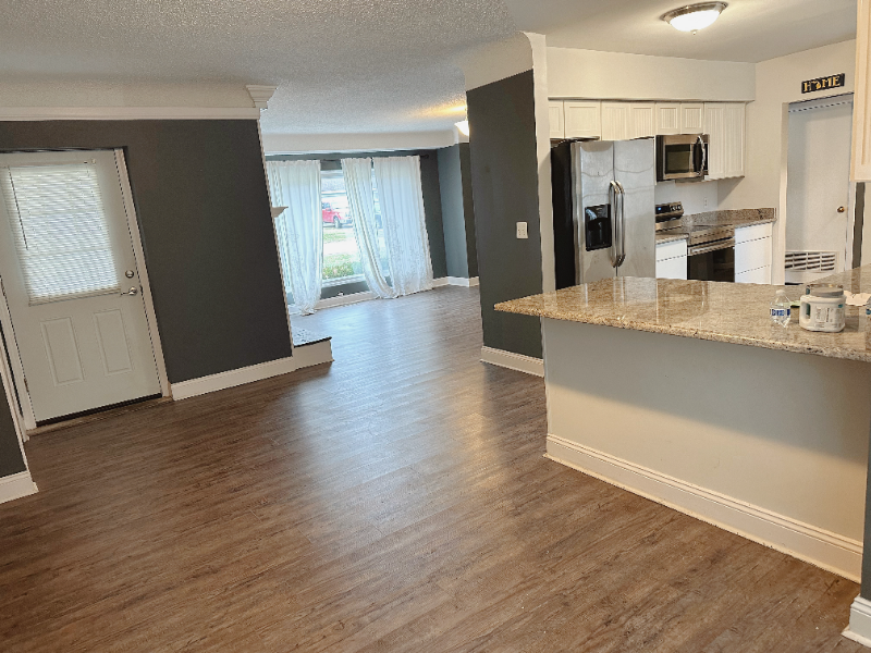 671 E Crest Ln - Photo 2 of 18