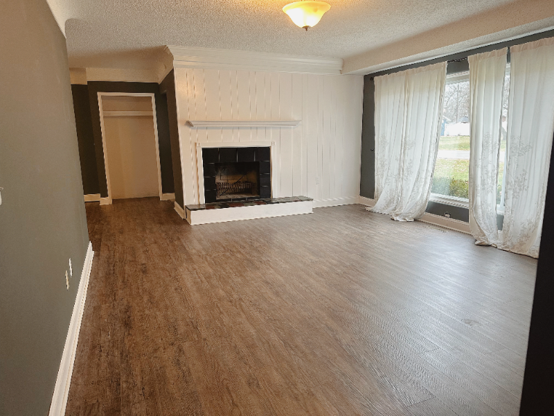 671 E Crest Ln - Photo 3 of 18