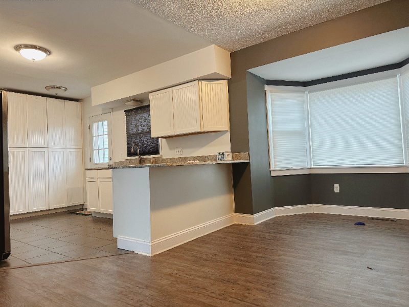 671 E Crest Ln - Photo 4 of 18