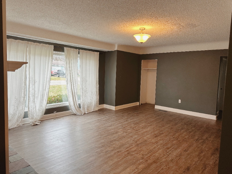 671 E Crest Ln - Photo 5 of 18