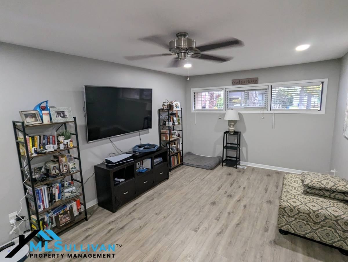 4100 5 Oaks Dr #48 - Photo 3 of 10