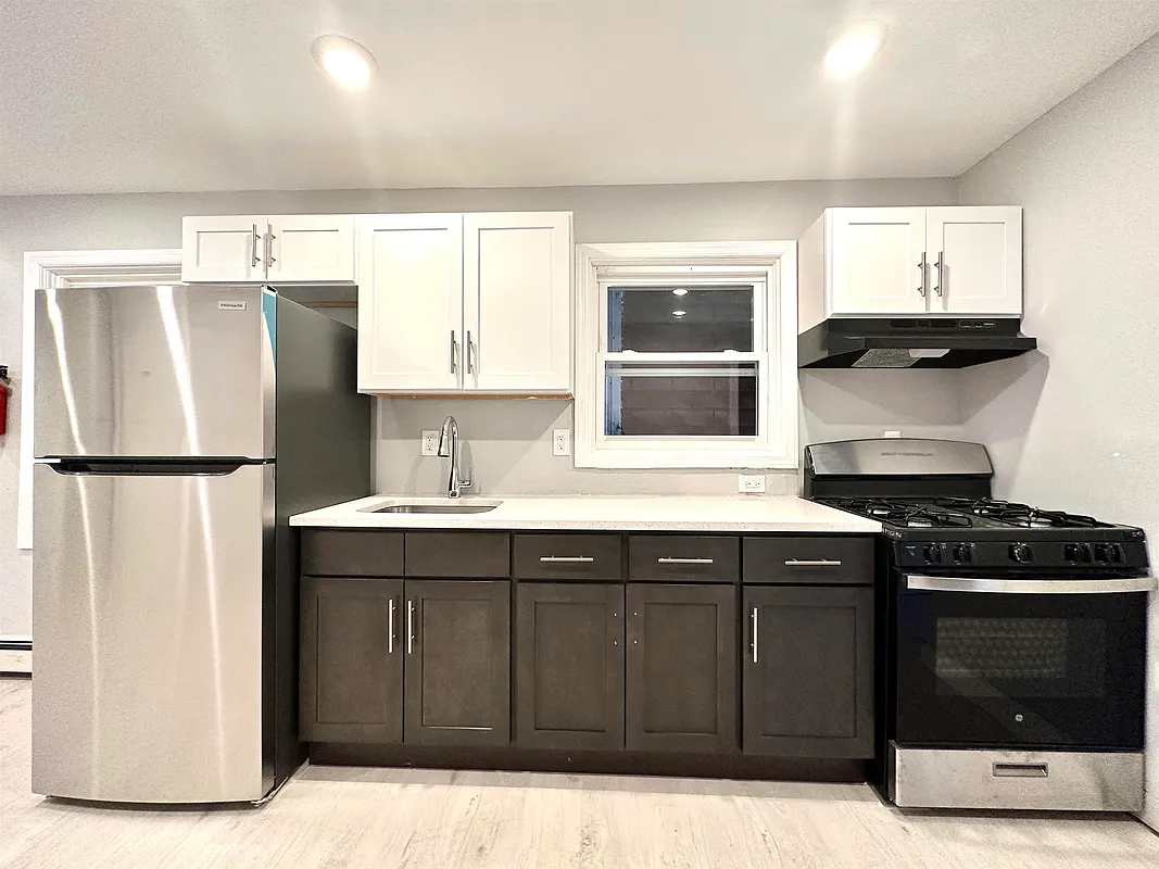 212 Zabriskie Street #3L