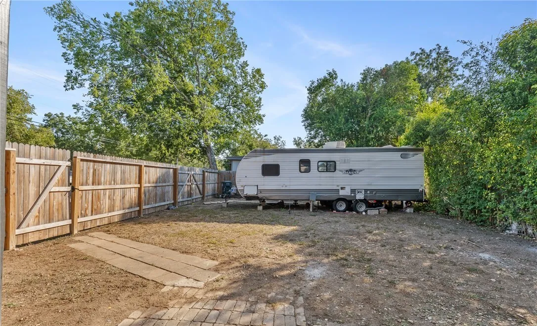 112 Linda Dr #NA - Photo 5 of 20