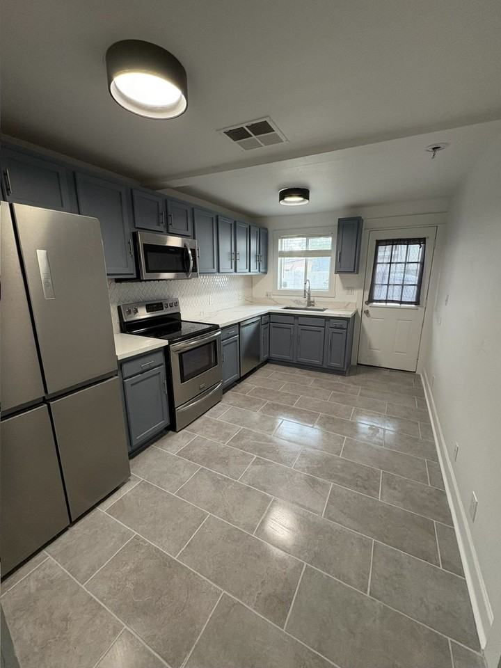 720 N 9th Ave #NA - Photo 2 of 10