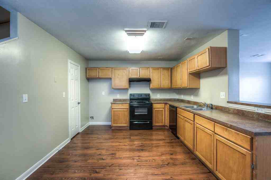 10618 Pine Landing Dr - Photo 2 of 22