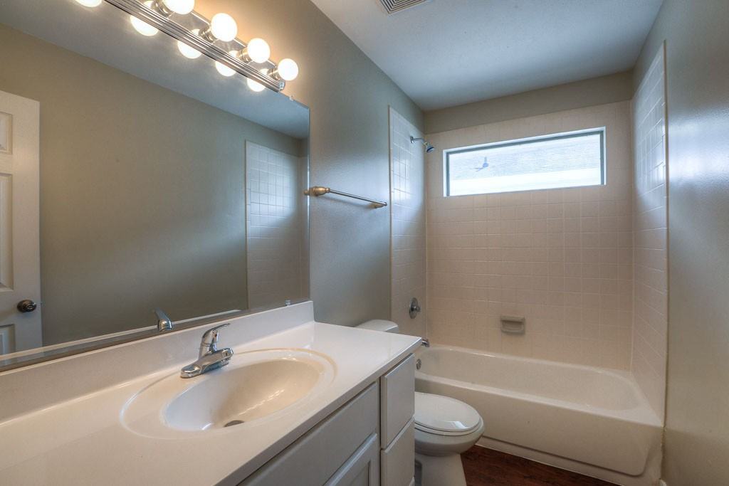 10618 Pine Landing Dr - Photo 3 of 22