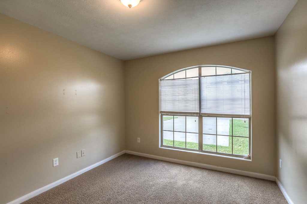 10618 Pine Landing Dr - Photo 5 of 22