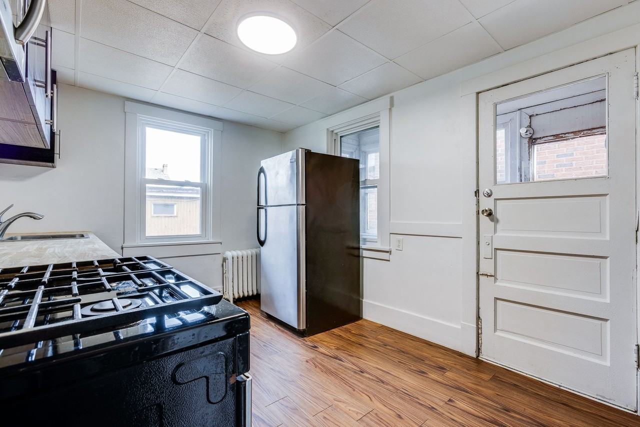 2027 Eccles St - Photo 4 of 40