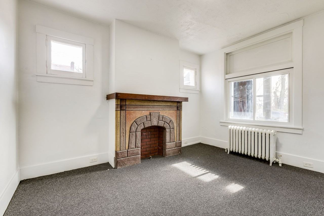 2027 Eccles St - Photo 5 of 40