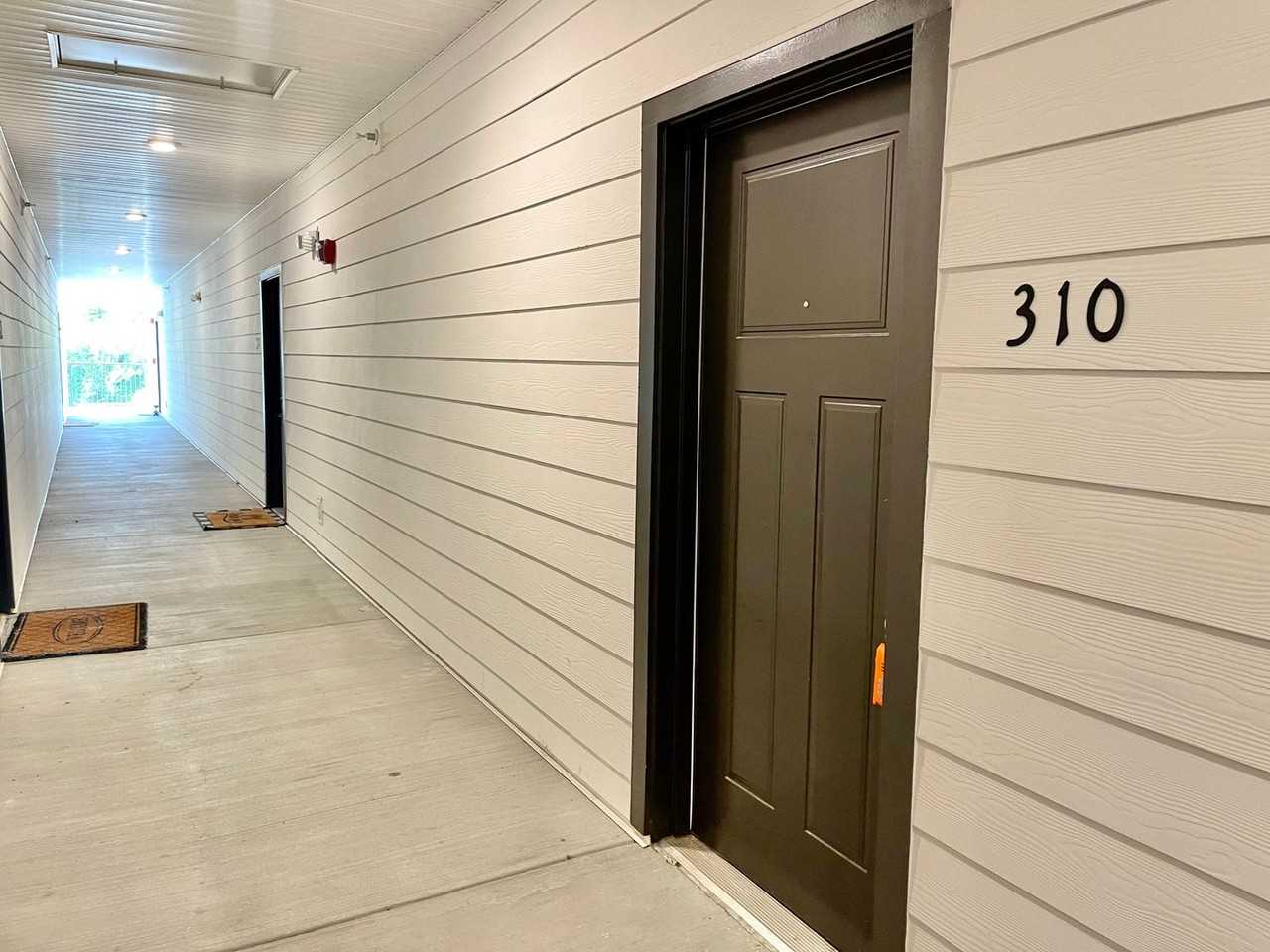 934 Governors Ct - Photo 2 of 30