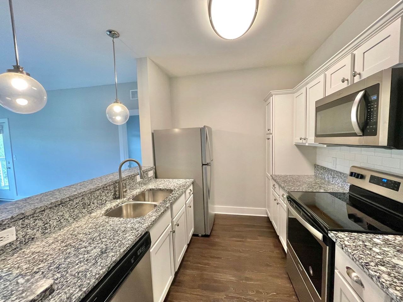 934 Governors Ct - Photo 3 of 30