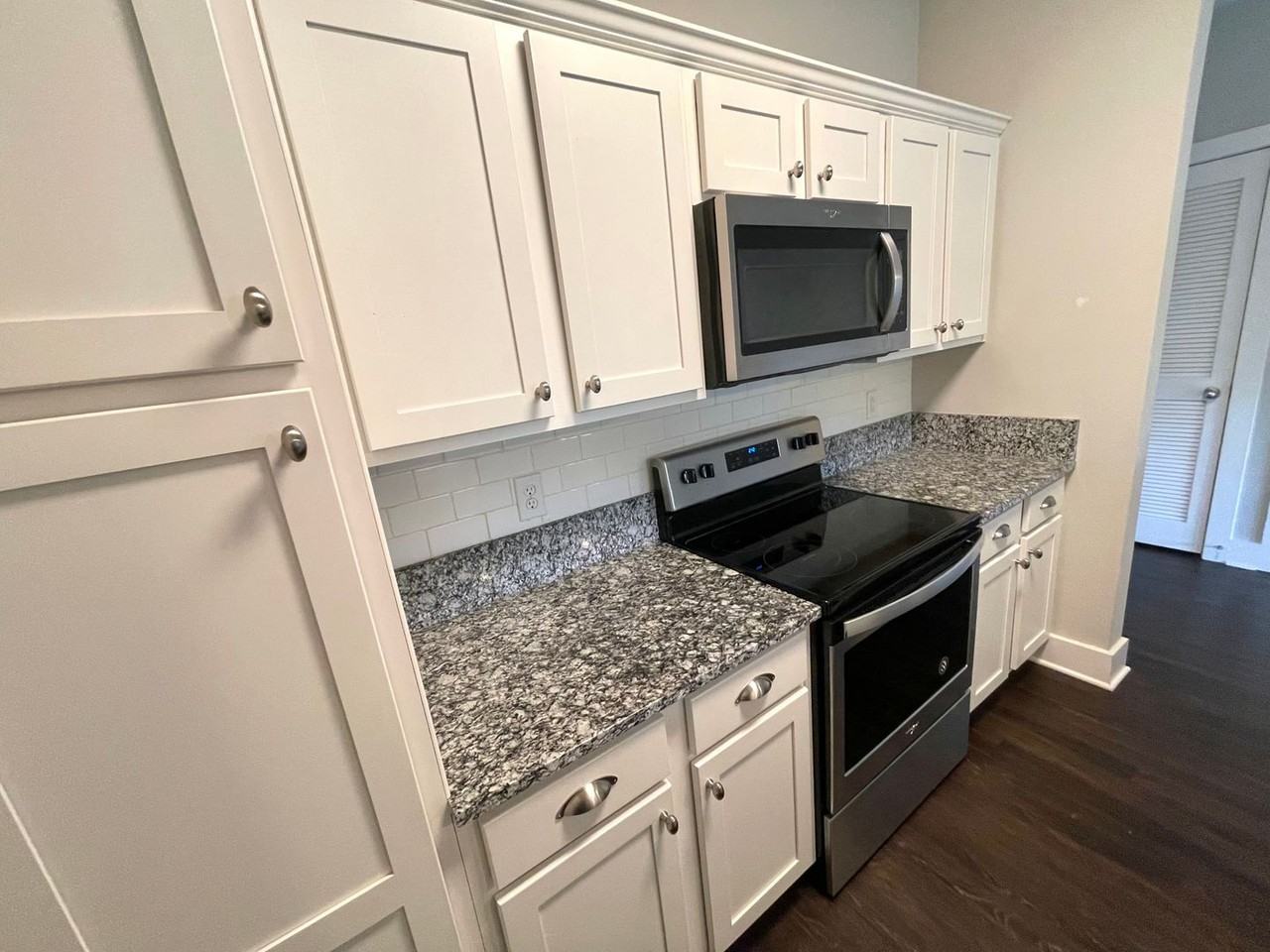 934 Governors Ct - Photo 5 of 30