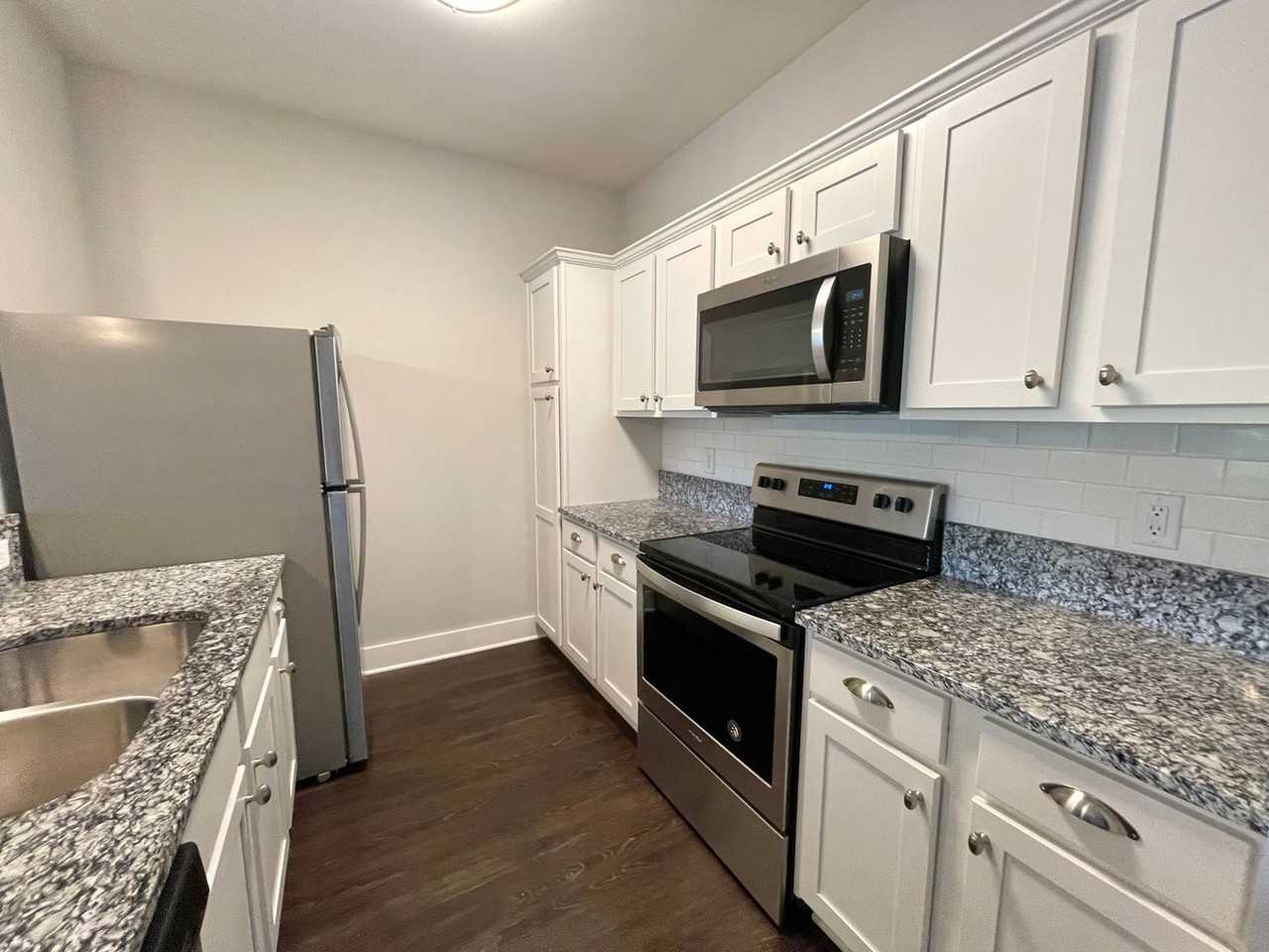 934 Governors Ct - Photo 6 of 30