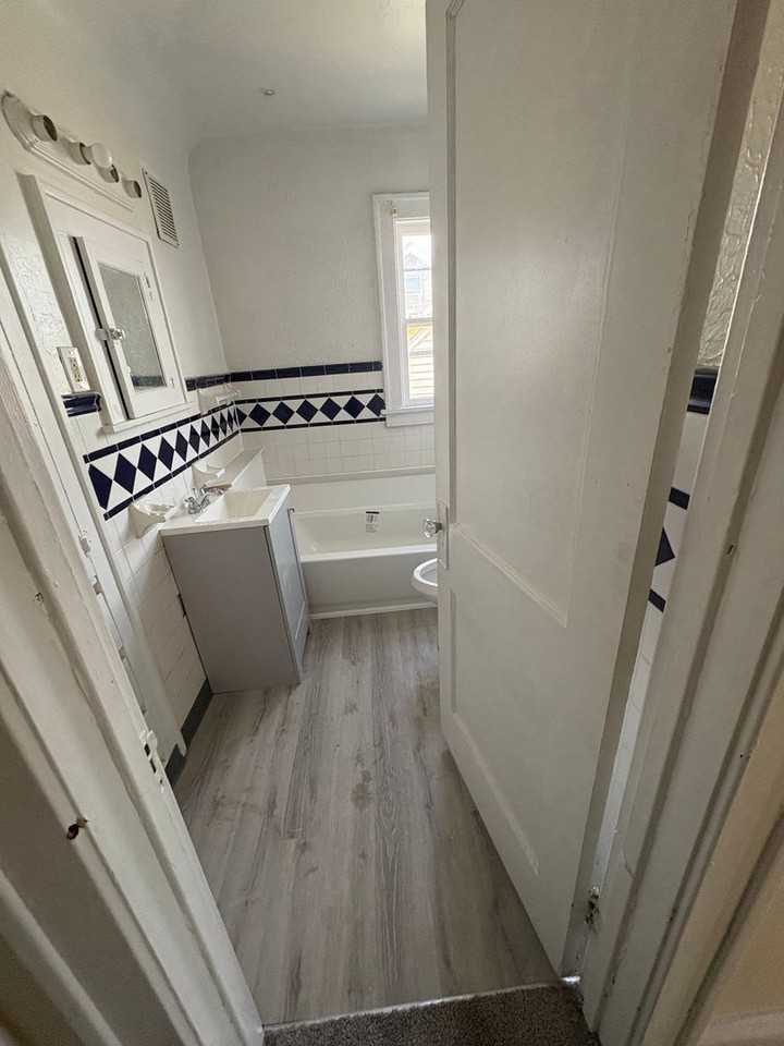 11110 Vernon Avenue - Photo 4 of 9