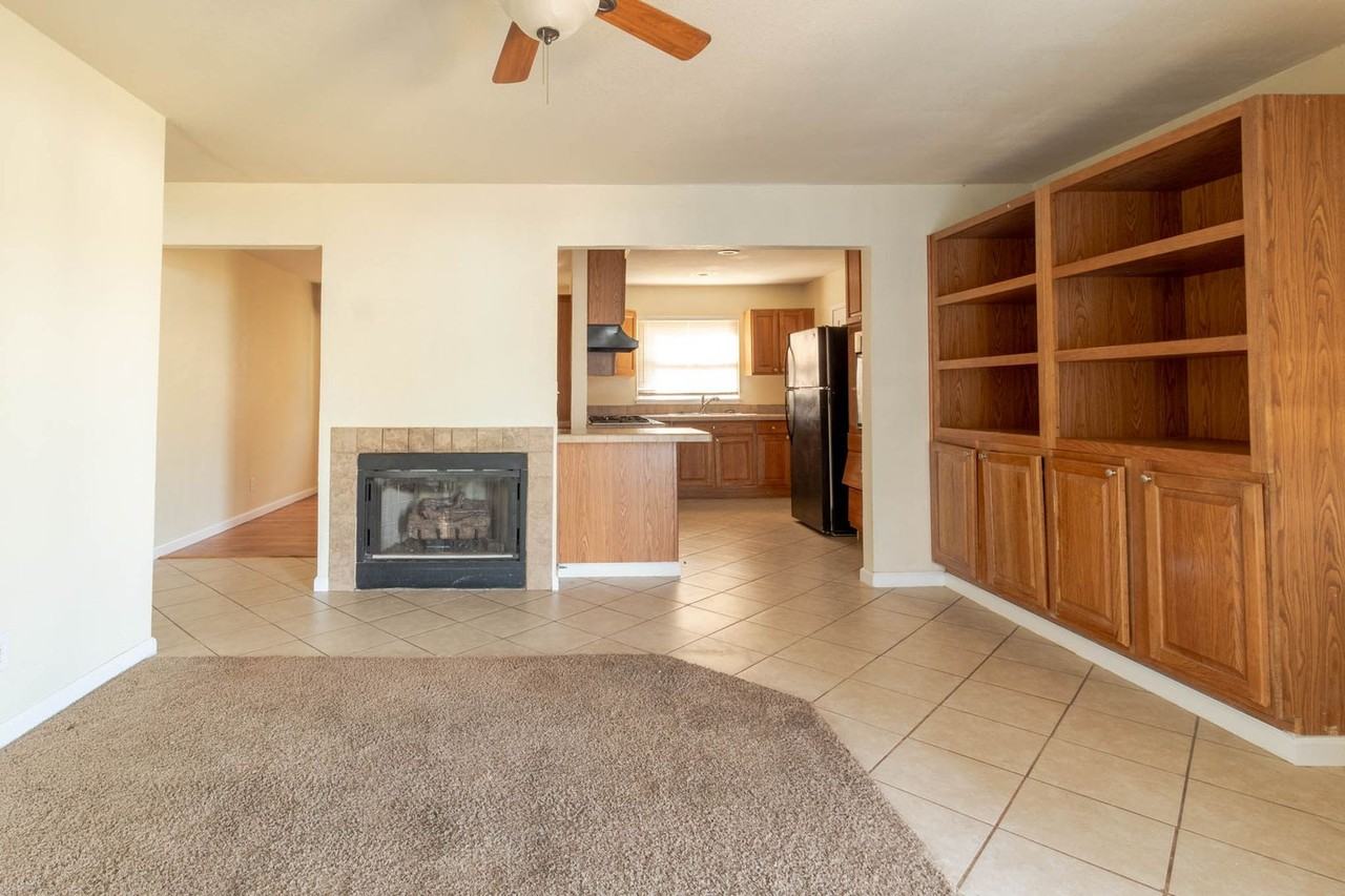 1116 Se 18th St - Photo 3 of 13