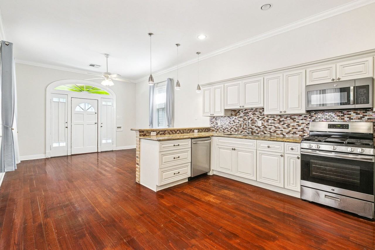 1236 Alvar St - Photo 4 of 12