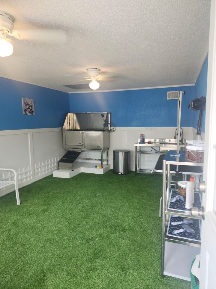 Royal Glen ~ Boutique Cottage Style Living Meets Hassle Free Leasing - Photo 2 of 10