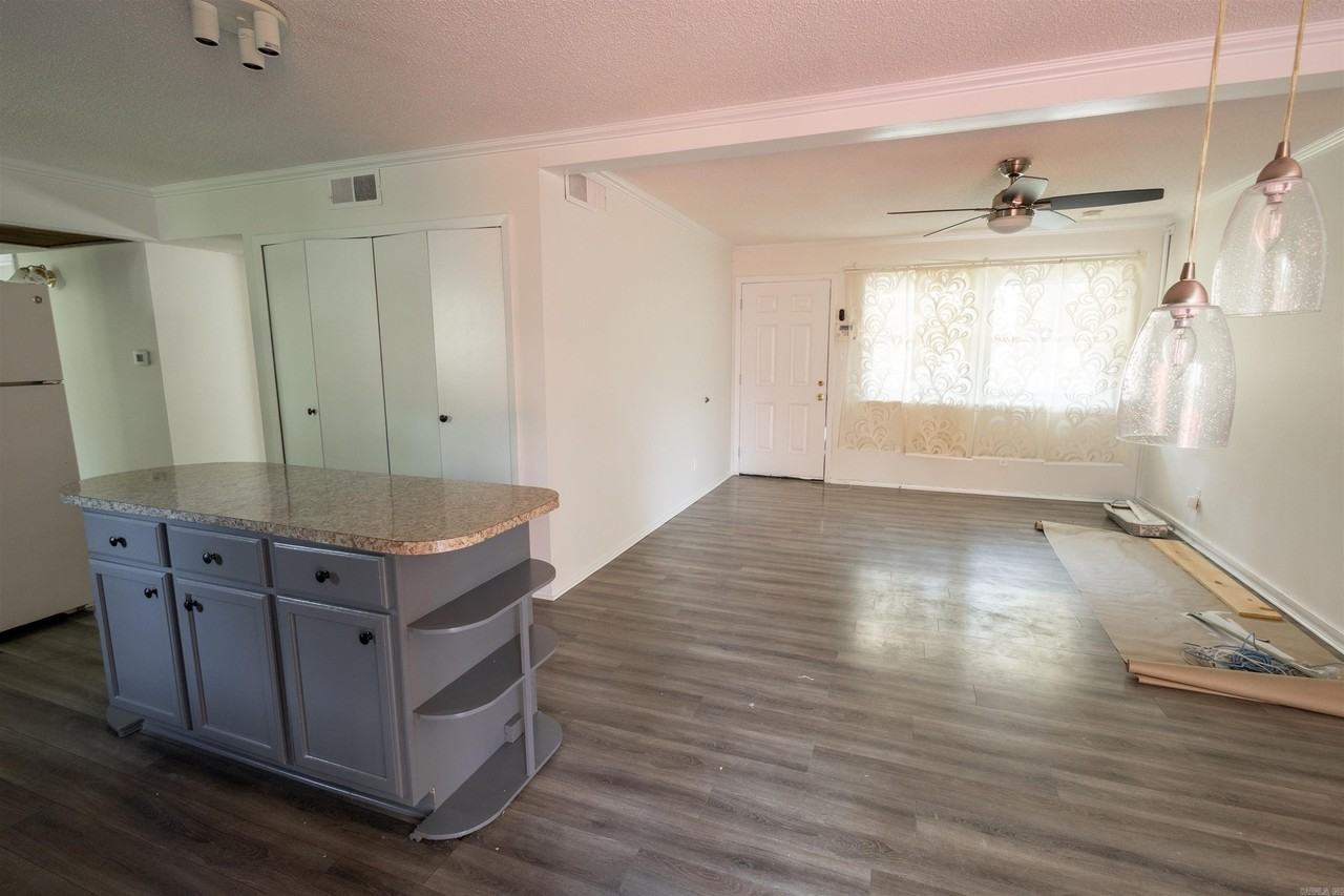 10 Windsor Dr - Photo 2 of 16