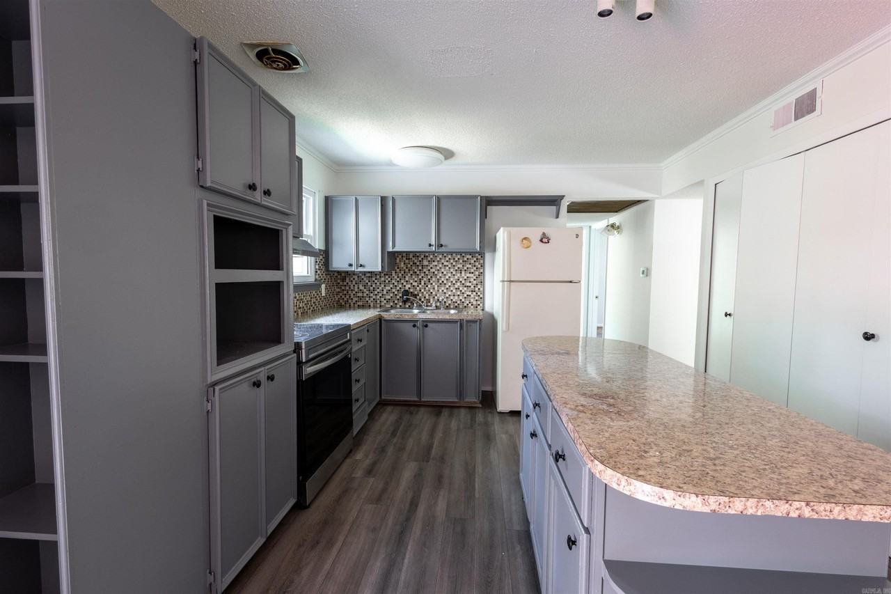 10 Windsor Dr - Photo 4 of 16