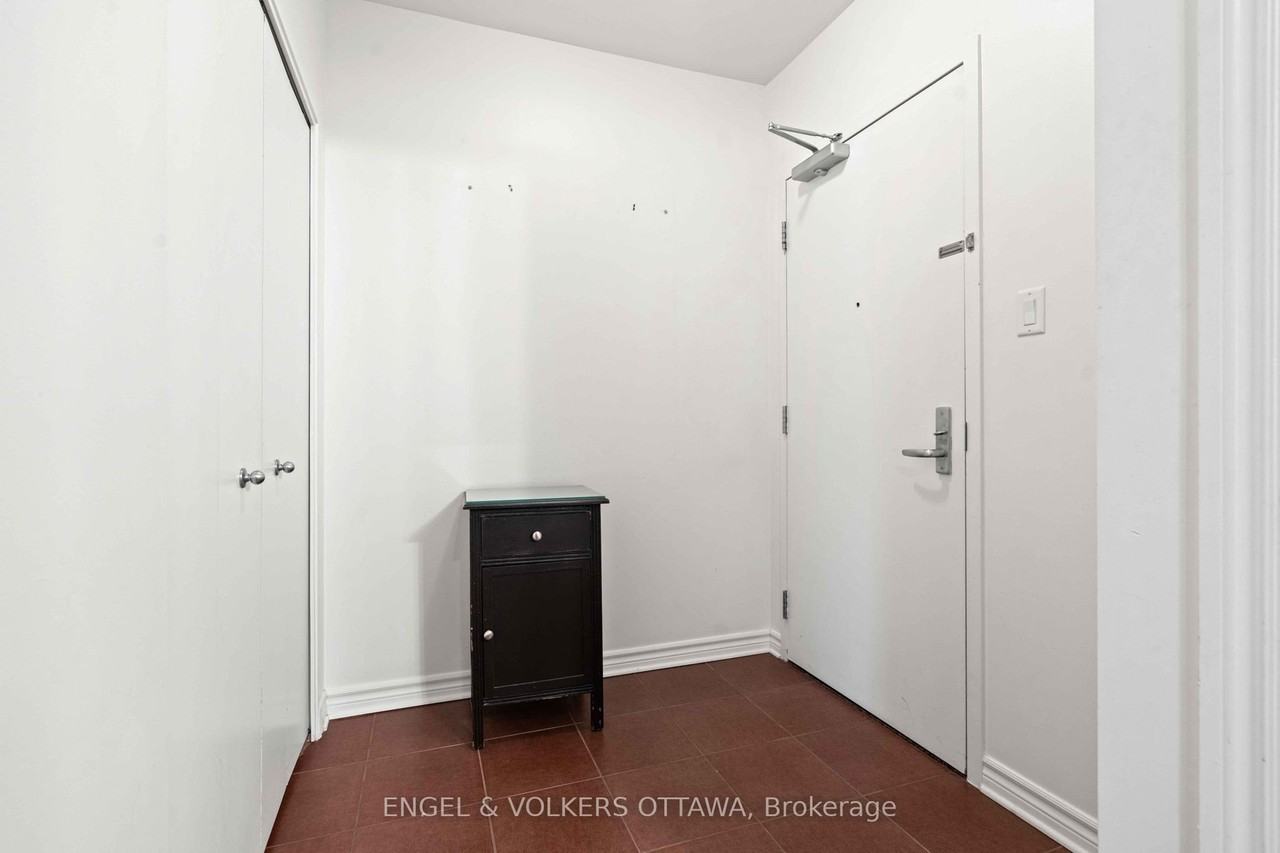 70 Apartment - Photo 3 of 26