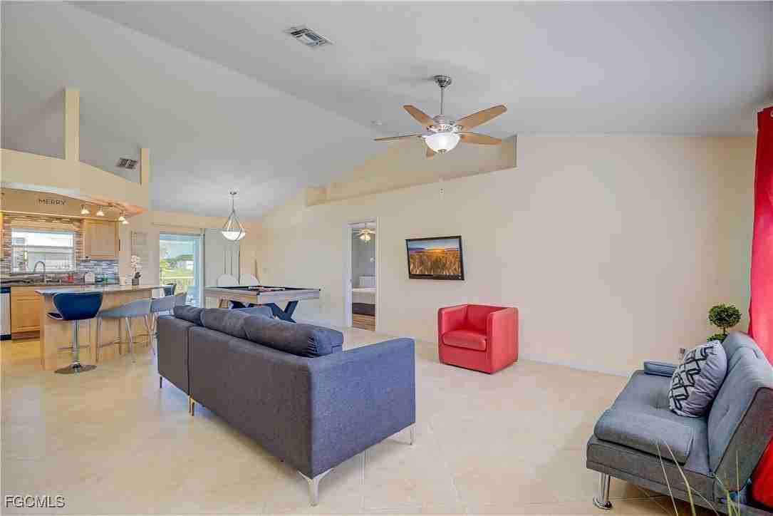 1904 Ne 19th Ave - Photo 4 of 32