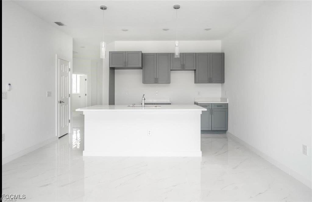 2425 Mansfield Avenue South - Photo 3 of 12