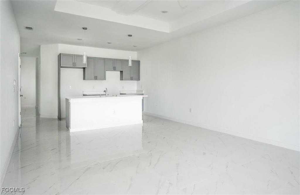 2425 Mansfield Avenue South - Photo 5 of 12