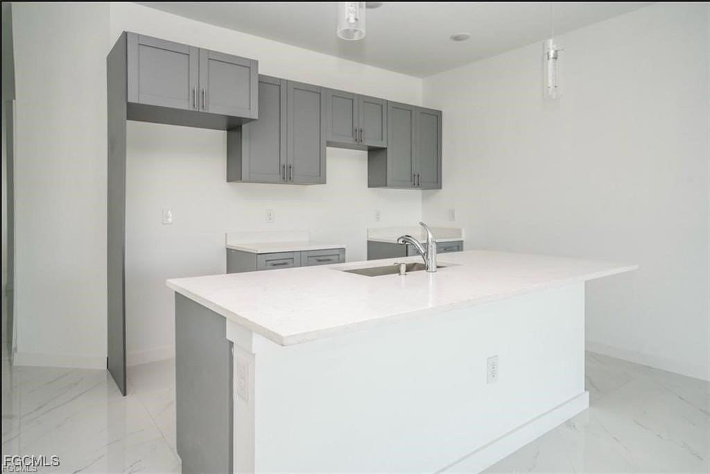 2427 Mansfield Avenue South - Photo 5 of 12