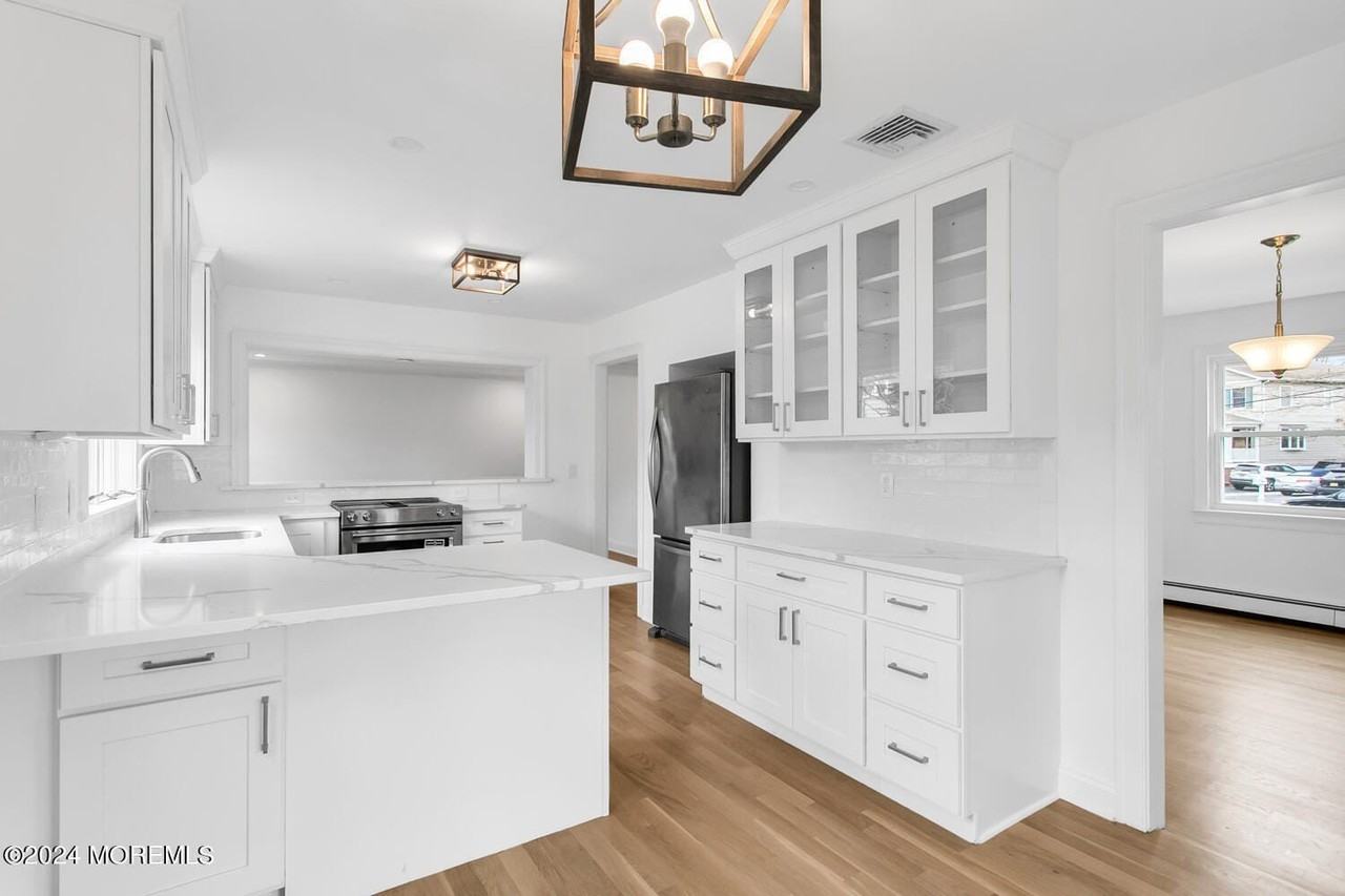 74 Ward Ave - Photo 3 of 23