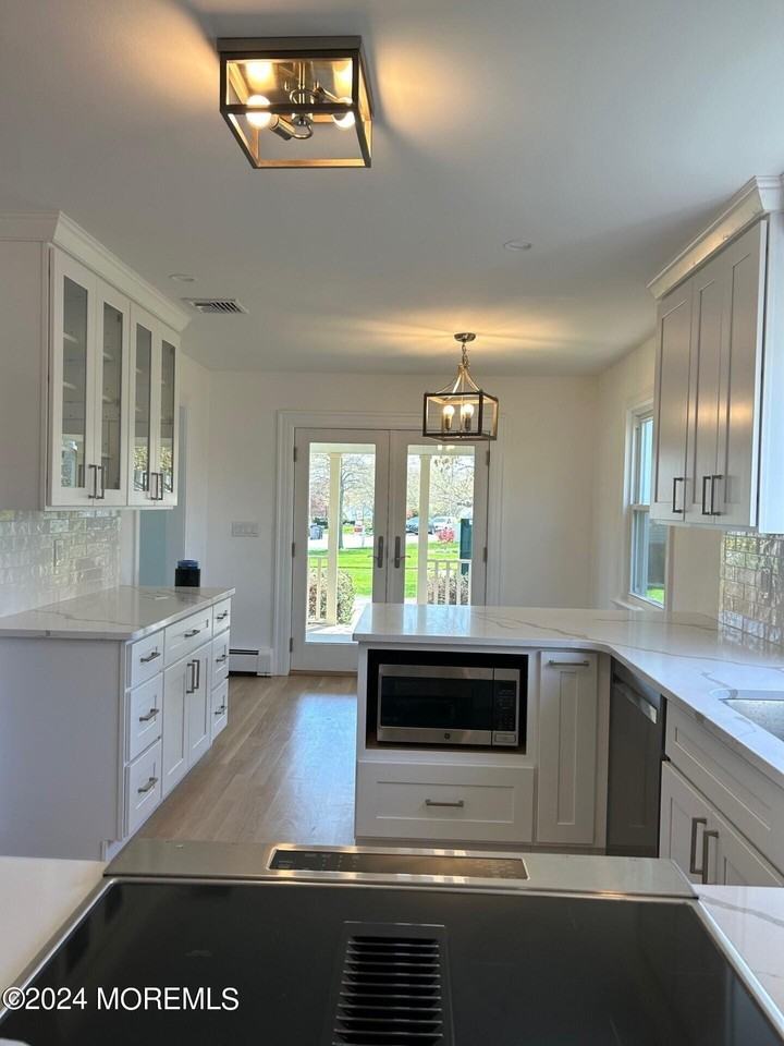 74 Ward Ave - Photo 7 of 23