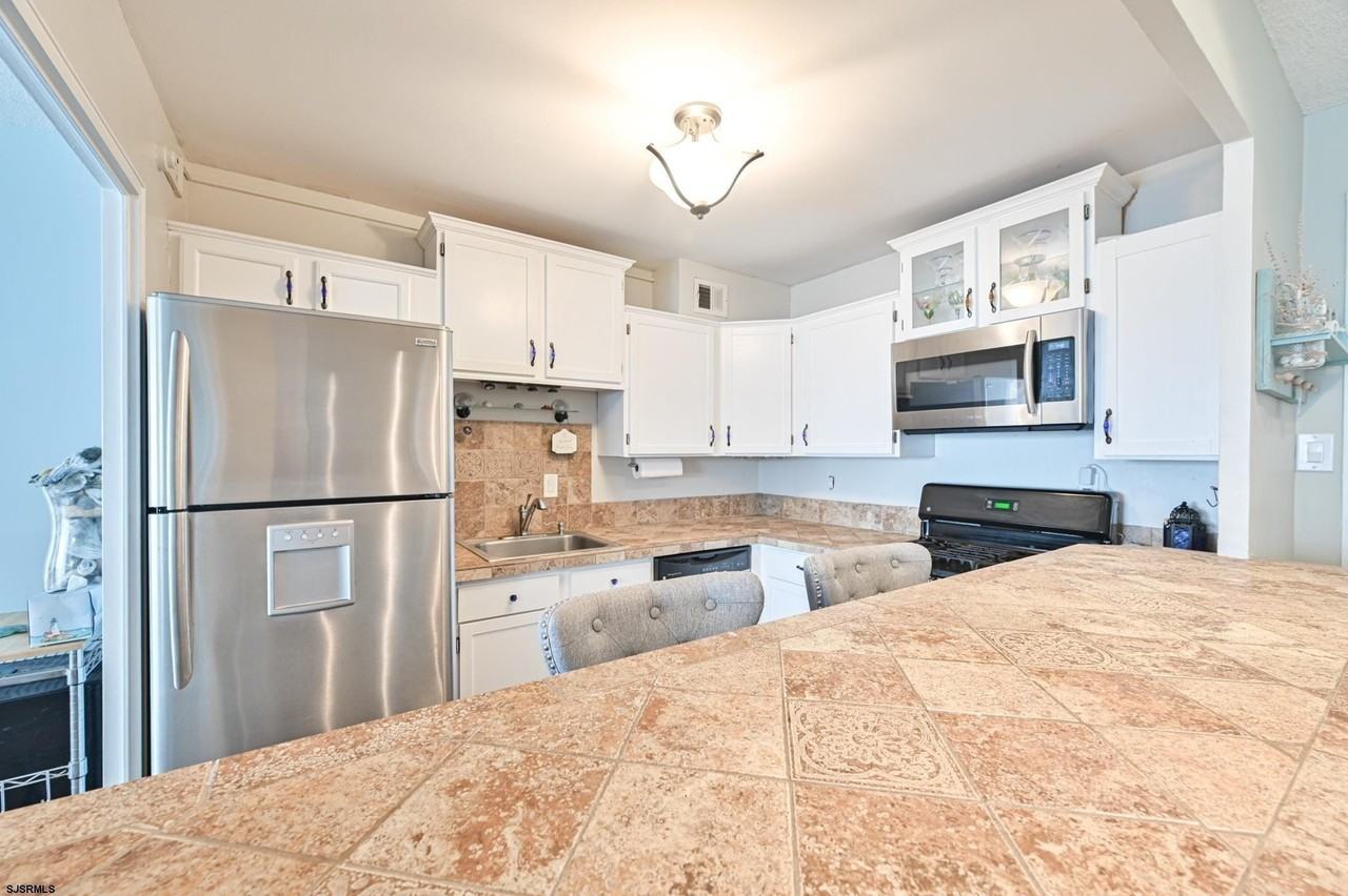 6101 Monmouth Ave #303-305 - Photo 7 of 19