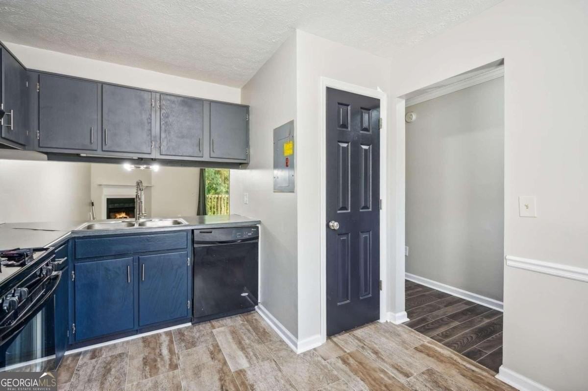 6458 Bedford Lane - Photo 3 of 12