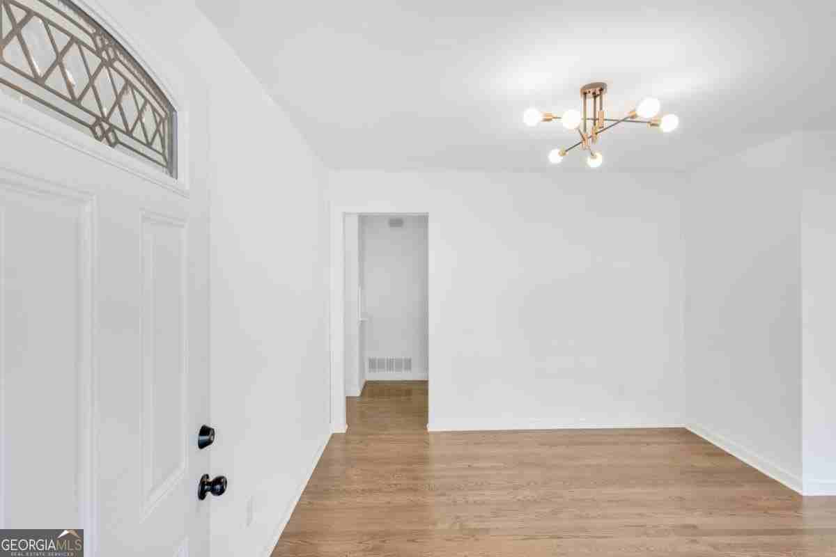 2773 Fairlane Dr - Photo 4 of 25