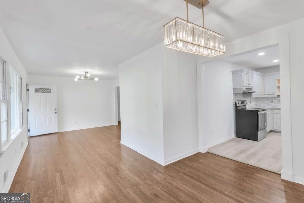 2773 Fairlane Dr - Photo 6 of 25