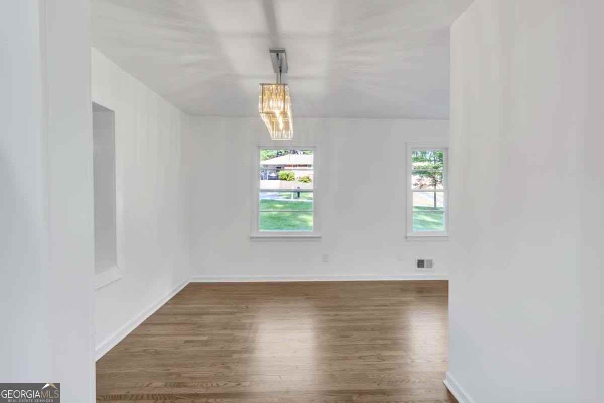 2773 Fairlane Dr - Photo 7 of 25