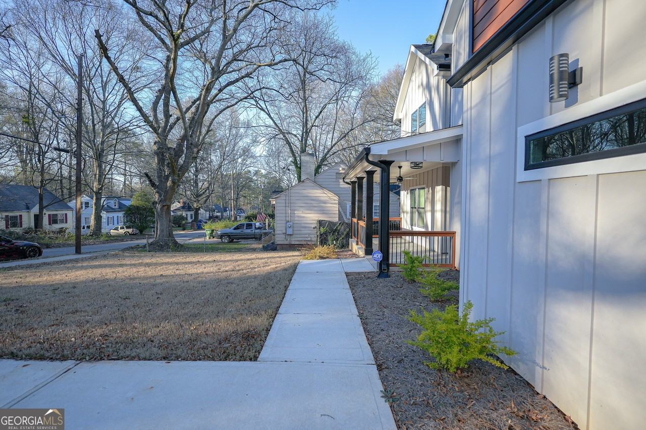 1452 Lockwood Drive Southwest - Photo 3 of 46