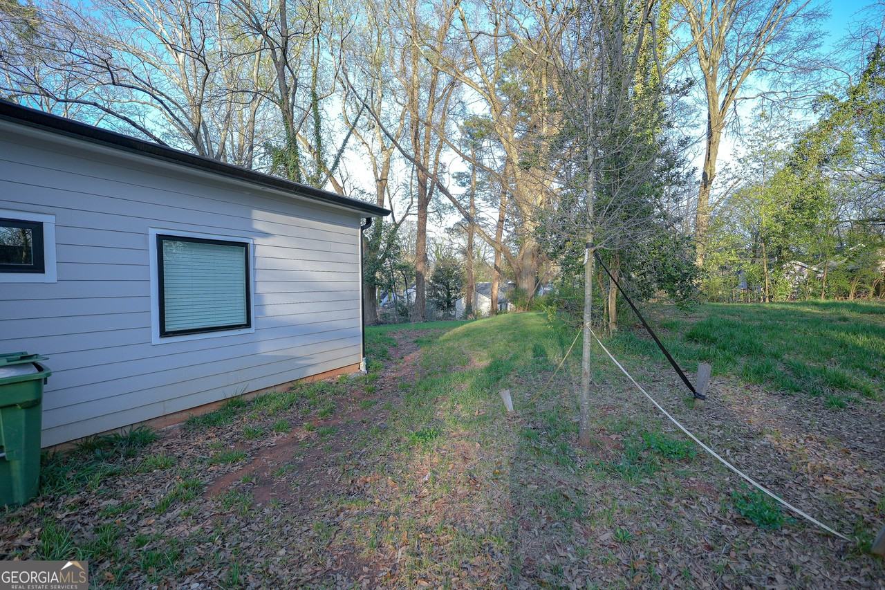 1452 Lockwood Drive Southwest - Photo 7 of 46