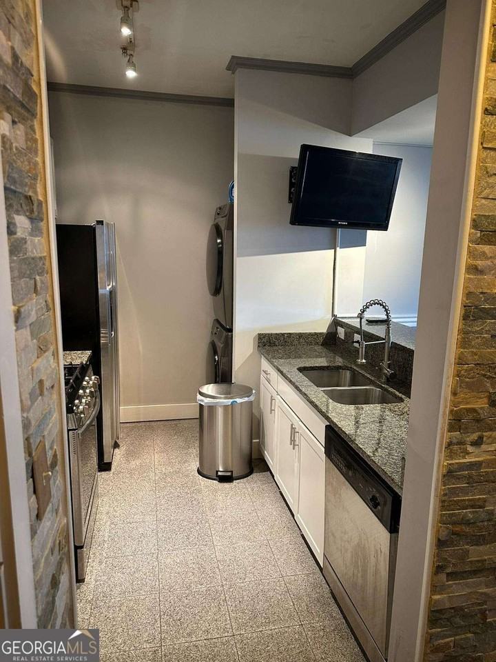 799 Hammond Dr Unit 409 #409 - Photo 3 of 36