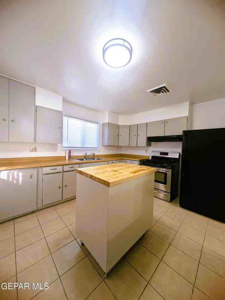 5804 Pickerel Dr - Photo 4 of 31